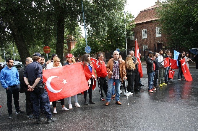 İsveç’te Pkk Eylemine Türk Vatandaşlardan Tepki