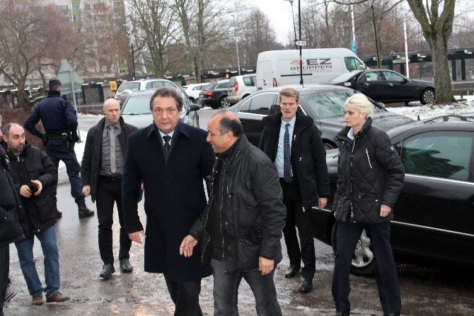 Stockholm Büyükelçisi Türkmen’den, Saldırıya Uğrayan Türk Derneğine Ziyaret