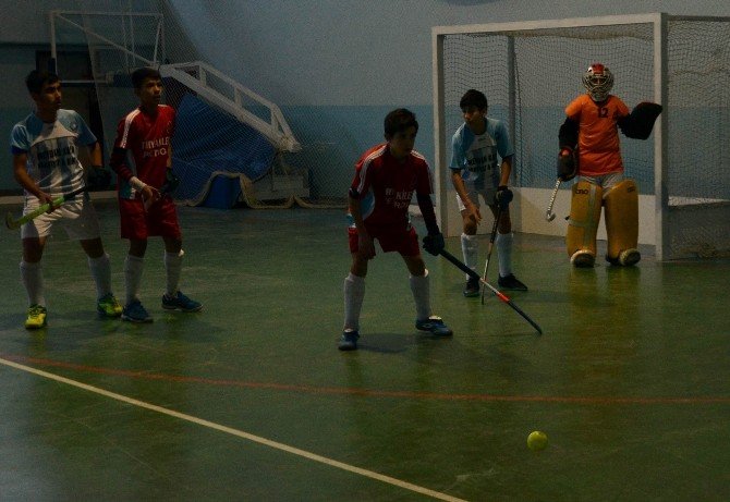 U16 Salon Hokeyi 1. Lig Müsabakaları Gaziantep’te Başladı