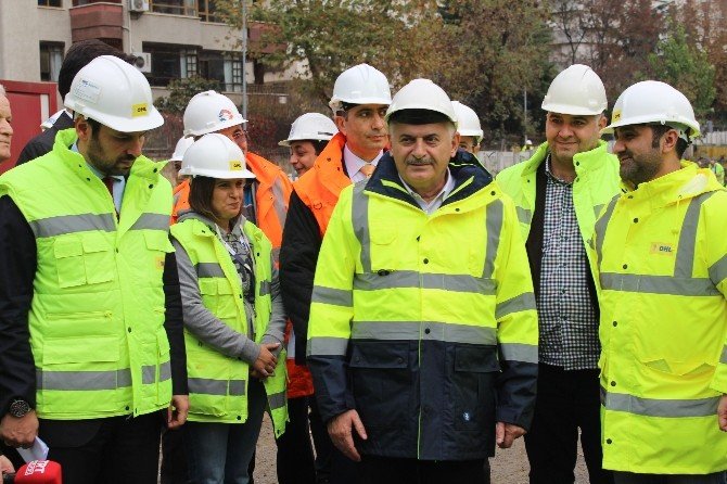 Binali Yıldırım, Pendik-ayrılıkçeşme Banliyö Hattı’nda İncelemelerde Bulundu