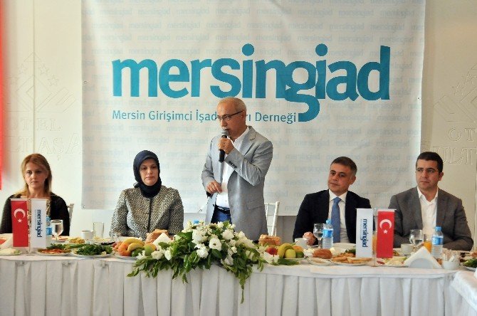 Eski Bakan Elvan Mersin Giad Üyeleriyle Bir Araya Geldi
