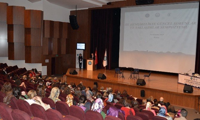 Hemşirelik Üniversitede Tartışıldı