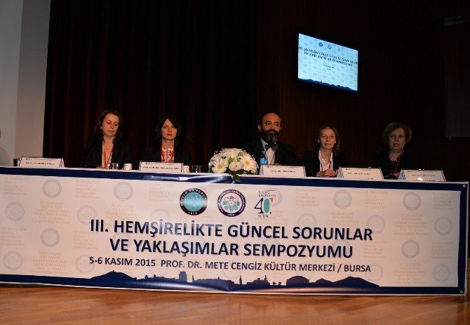 Hemşirelik Üniversitede Tartışıldı