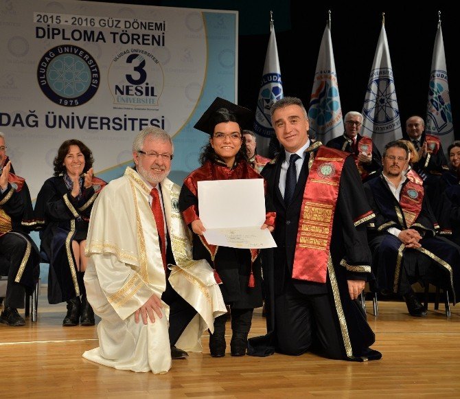 Uludağ Üniversitesi’nde Mezuniyet Coşkusu