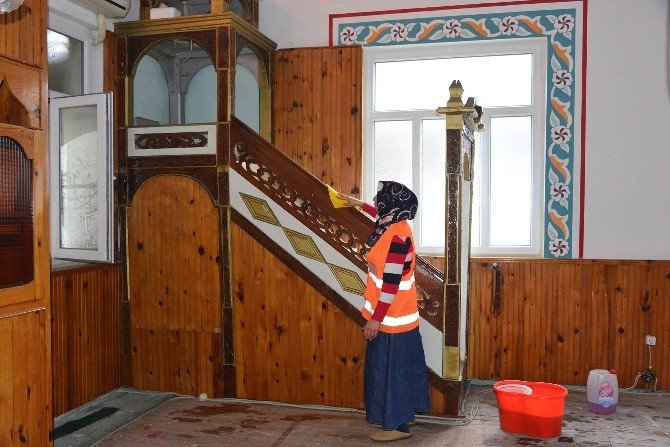 Ünye’de 2 Ayda 300 Cami Temizlendi