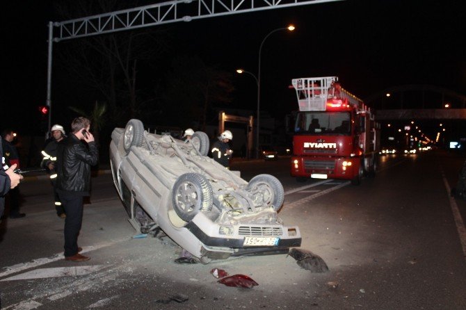 Kırmızı Işıkta Duran Otomobile Çarpıp Takla Attı: 2 Yaralı