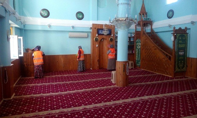 Ünye’de 2 Ayda 300 Cami Temizlendi