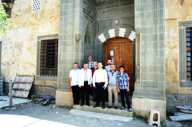 Camiler Şehrinden Gelip, Yeşil Cami’ye Hayran Kaldı