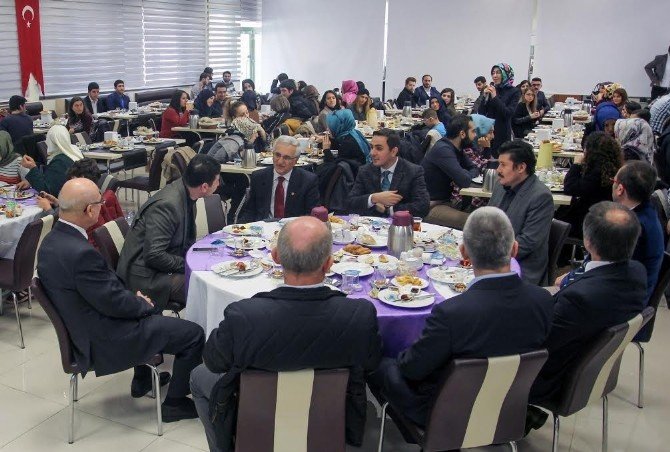 Fsmvü Mensupları Ve Mezunları Kahvaltıda Buluştu