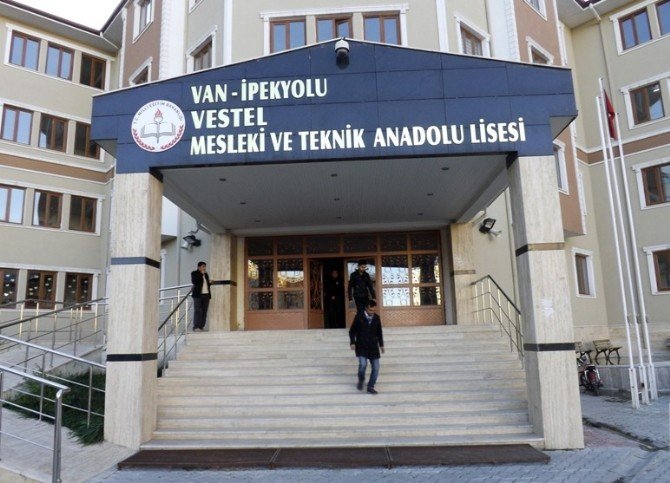 Van’da Oy Kullanma İşlemi Başladı