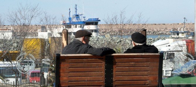 Giresun’da Vatandaşlar Güneşli Havanın Tadını Çıkardı