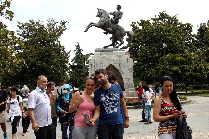 Samsun’a Yerli Ve Yabancı Turist Akını