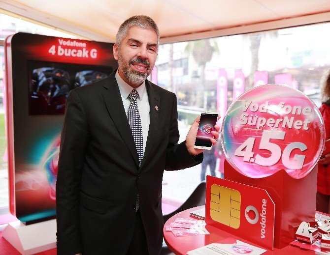 Vodafone “4bucakg” Tır’ının İlk Durağı İzmir Oldu