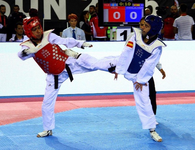 Tekvando Şampiyonaları Başladı