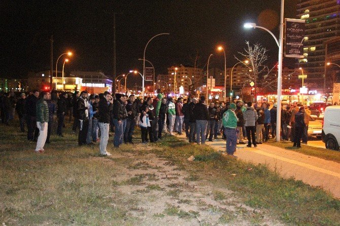 Bursaspor Taraftarı Yönetimi Yine İstifaya Çağırdı