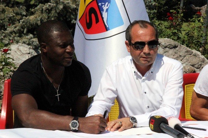 Yakubu Ve Berkan Emir Kayserispor İle Sözleşme İmzaladı