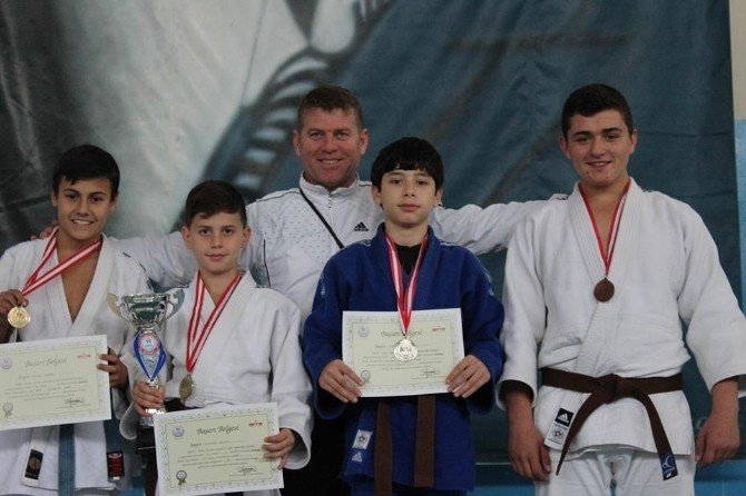Yalova’nın Yüzü Judoda Gülüyor
