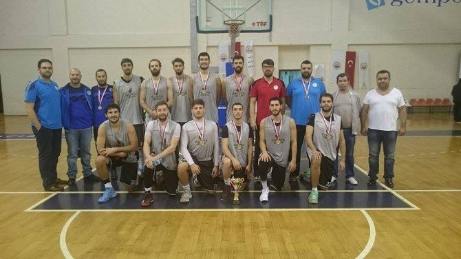 Yalova Group Belediyespor Gemlik’te Şampiyon Oldu