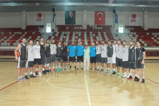 Yalova Belediyespor Parkeye İndi