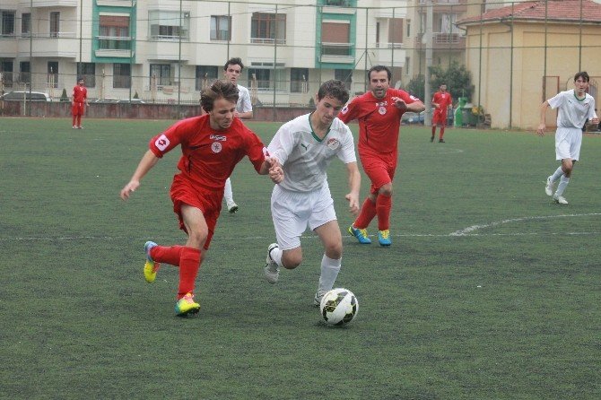 Yalovalı Özeller Rövanşı Aldı