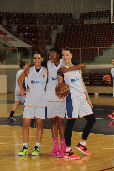 Yalova Vip, Pota Altını Ayesha Sakeena Barkley İle Güçlendirdi