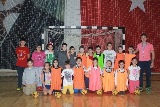 Yalova’da "Minik Eller Hentbolda" Projesi Başladı
