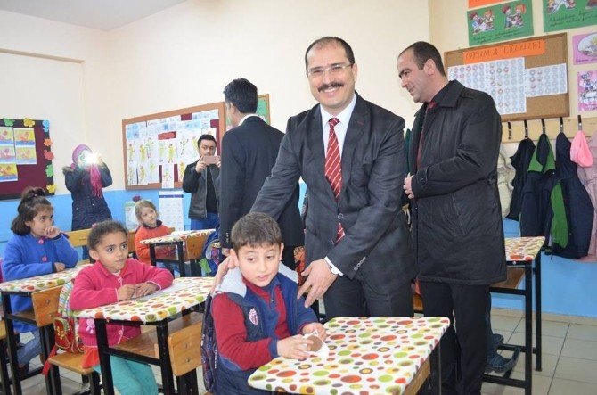 Yalova’da Öğrencilere Meyve Dağıtıldı