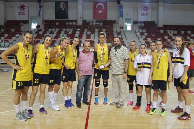 Zafer Kupası Edremit Belediyesi Güre Spor Kulübü’nün
