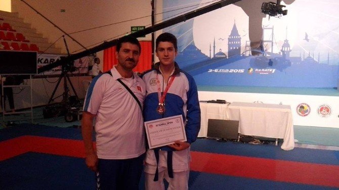 Yalovalı Karateci 10. Uluslararası İstanbul Open Karate Turnuvası’nda Şampiyon Oldu