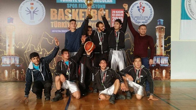 Yalovalı Özeller 3 Aralık Engelliler Gününde Şampiyonluk Sevinci Yaşadı