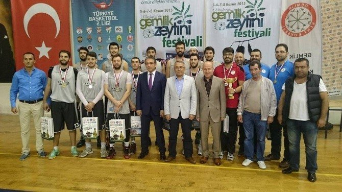 Yalova Group Belediyespor Gemlik’te Şampiyon Oldu