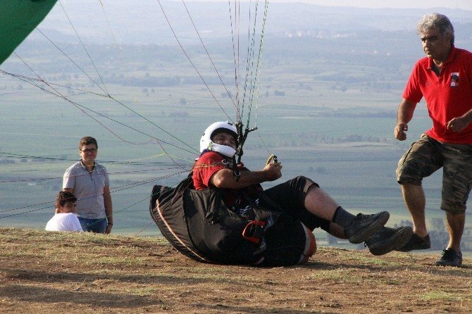 Sakarya’da Yamaç Paraşütü Festivali Sürüyor