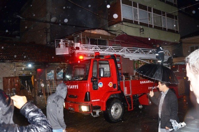 Sapanca’da Korkutan Yangın