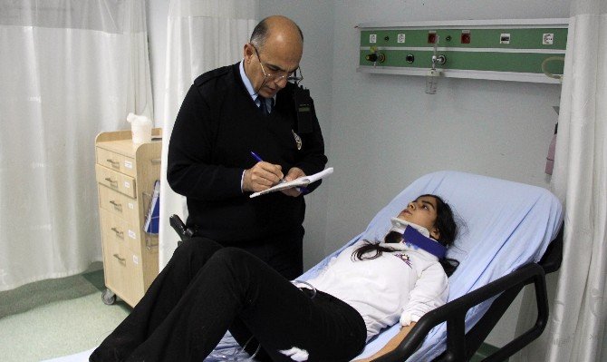 Öğrenci Servisi Otomobil İle Çarpıştı: 9 Yaralı