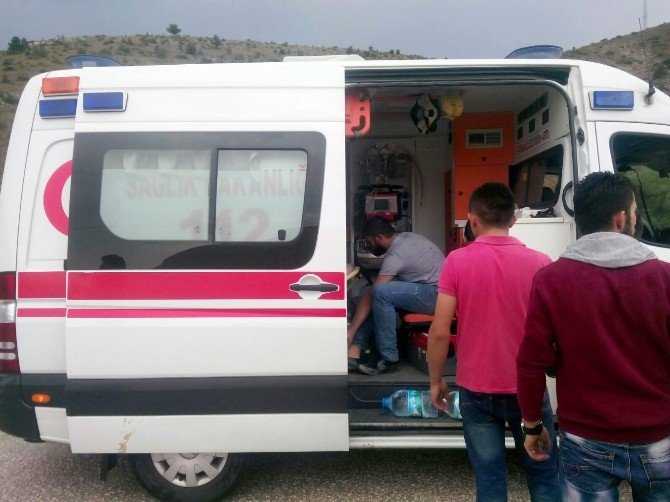Kamyon İle Otomobil Çarpıştı: 5 Yaralı