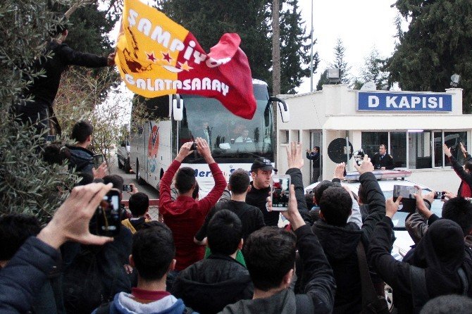 Galatasaray, Kafilesi Adana’ya Geldi