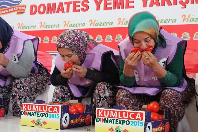 Kadınlardan En Hızlı Domates Yeme Yarışması