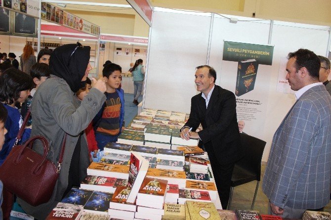 Yazar Halil Delice, Okurlarıyla Buluştu