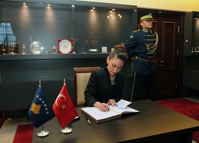 Türkiye’nin Yeni Priştine Büyükelçisi Kosova Cumhurbaşkanına Güven Mektubunu Sundu