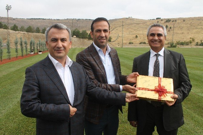 Gevrek, Antrenman Sahalarında İncelemelerde Bulundu