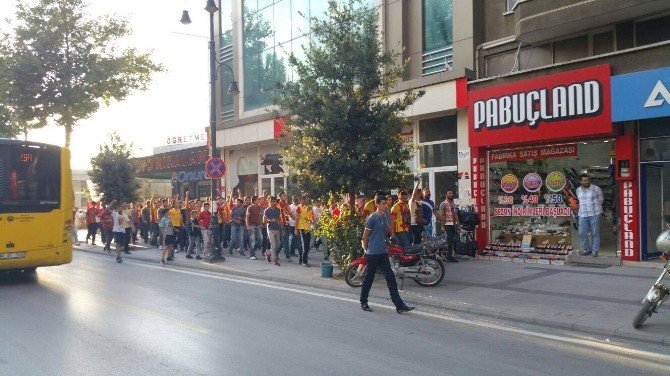 Yeni Malatyasporlu Taraftarlar Şehitler İçin Yürüdü