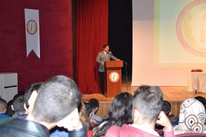 Yerköy Adalet Meslek Yüksekokulu’nda “İslam’da Adalet Anlayışı” Konferansı Verildi