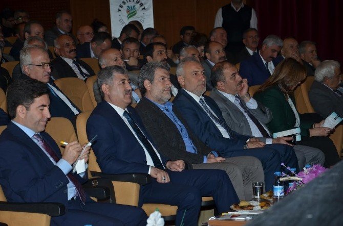 ’Diriliş Dünya Görüşü Ve Sezai Karakoç’ Sempozyumuna Yoğun İlgi