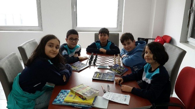 Satranççın Zirvesine Yıldırım Mührü