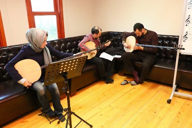 Sertarikzade Kültür Ve Sanat Merkezi’nde Tambur Dersleri