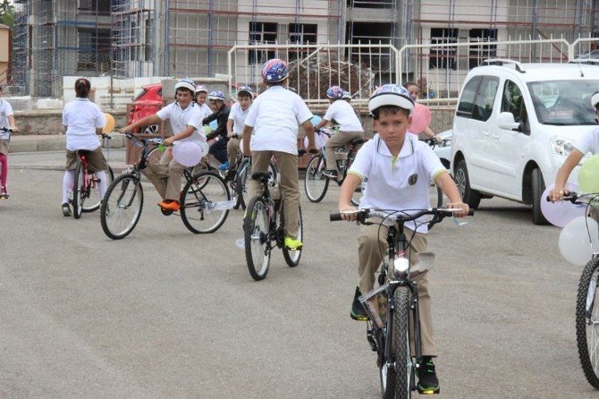 Sağlıklı Yaşam İçin Okullara Bisiklet Dağıtıldı