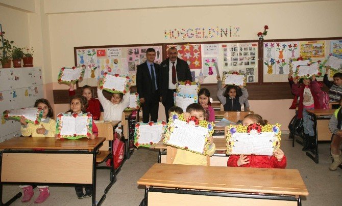 Yozgat’ta Öğrenciler Karnelerini Almaya Başladı