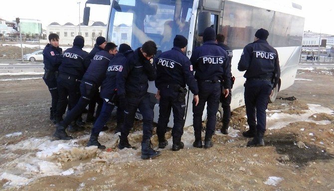 Çevik Kuvvet Polisi Kuvvetini Gösterdi