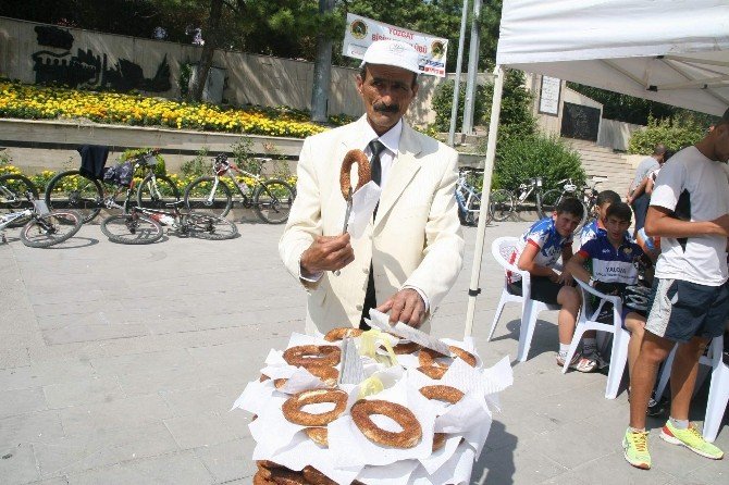 Yozgat’ın Simitçi Memiş’i Simitlerin Satılmadığından Yakınıyor