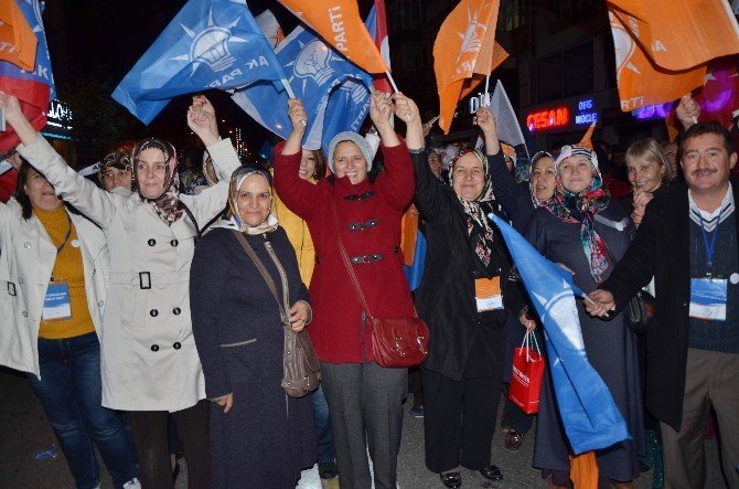 Bakan Avcı Ve Milletvekillerini Coşkulu Kalabalık Karşıladı